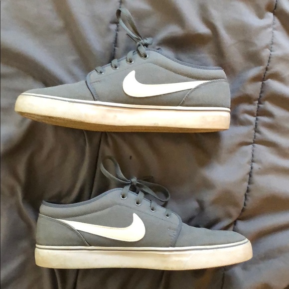 Nike casual shoe - Picture 2 of 4